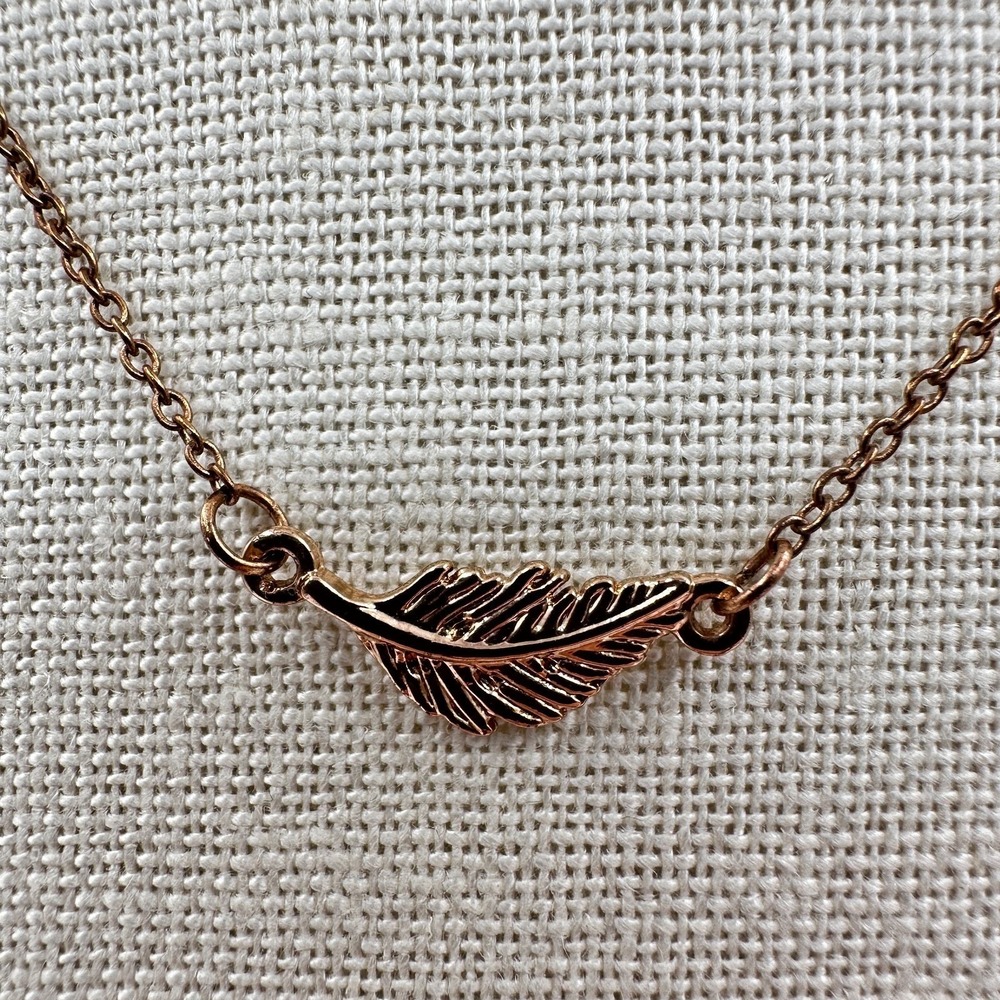 Vintage Y2K Rose Gold Tone Feather Pendant Necklace Delicate Women's Jewelry 90s